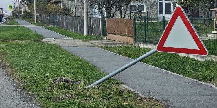 Tko ruši prometne znakove u Općini Rovišće ?!