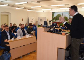 Teme bjelovarskog aktualca, nogostup u Baranjskoj, koševi za smeće na korzu i održavanje javnih zelenih površina