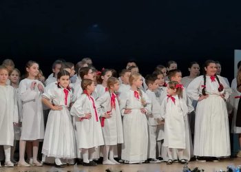 U bjelovarskoj kulturnoj večeri dvije predstave i dječji folklor