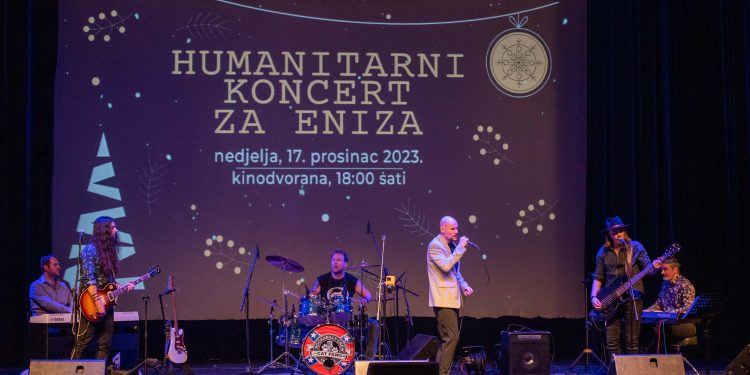 Pjesmom za Enizov oporavak