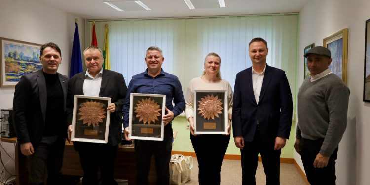 Dobitnike priznanja ”Suncokret ruralnog turizma Hrvatske ” primio župan Marko Marušić