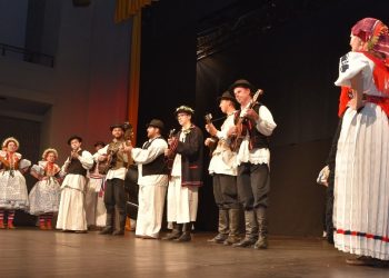 Moda koja ne prolazi, revija narodnih nošnji