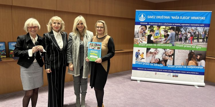 Pohvaljen čazmanski Dan na bazenu