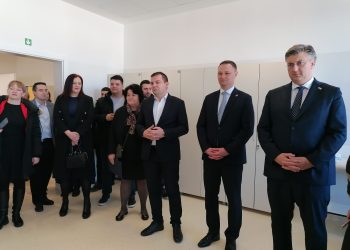 Premijer Plenković posjetio Regionalni centar kompetentnosti Medicinske škole Bjelovar