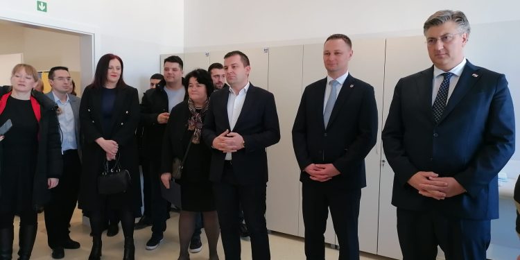 Premijer Plenković posjetio Regionalni centar kompetentnosti Medicinske škole Bjelovar