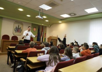 Učenici OŠ Rovišće kao županijski vijećnici
