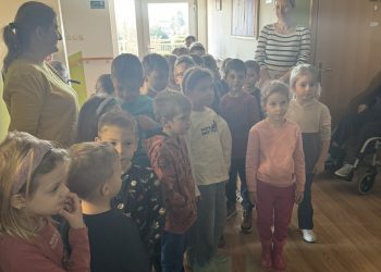 Mališani DV Bubamara obišli korisnike doma Sv Jakov