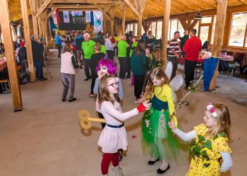 Planinari i jedinstvena zabava na kojoj se izrađuju brezove metle