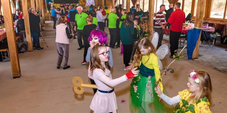 Planinari i jedinstvena zabava na kojoj se izrađuju brezove metle