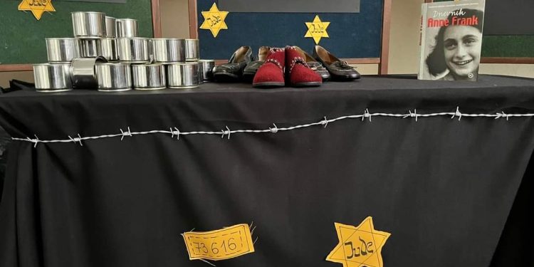 Izložba ‘Anne Frank – povijest za sadašnjost’ u Ekonomskoj i birotehničkoj školi Bjelovar