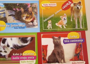 Kućni ljubimac s gošćom u knjižnici