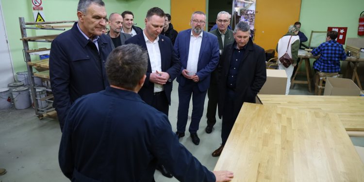 Županija uz Hrvatske šume pokušava malim drvoprerađivačima osigurati dodatne količine sirovine