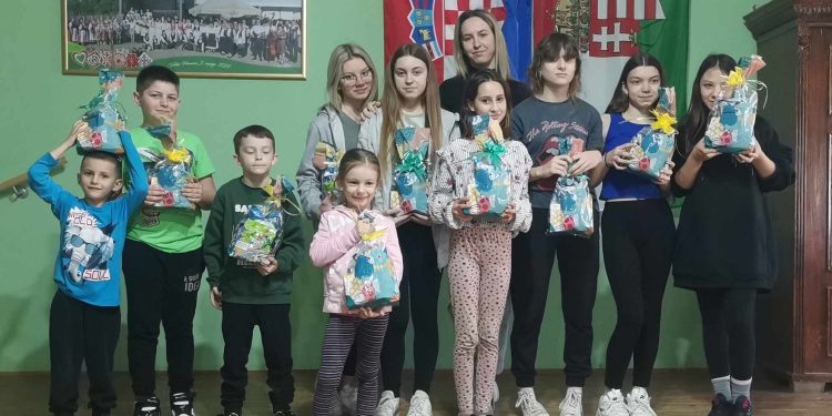 Vijeće mađarske nacionalne manjine BBŽ i ove je godine povodom Uskrsa podijelilo prigodne poklone