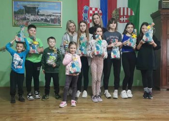 Vijeće mađarske nacionalne manjine BBŽ povodom Uskrsa podijelilo prigodne poklone