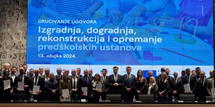 Gradonačelniku Bjelovara uručena dva ugovora za dodjelu bespovratnog novca za vrtiće