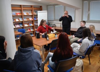 Izložba “Kina nikad ne spava”, uz pripremanje kineskog čaja, oduševila učenike TUPŠ-a