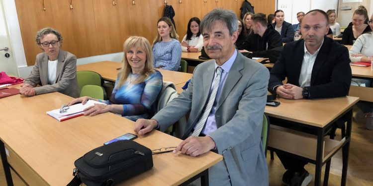 Bjelovarsko Veleučilište organiziralo seminar o dojenju