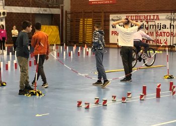 Učenici sedam škola natjecali se u poznavanju prometnih propisa i vožnji biciklom na poligonu