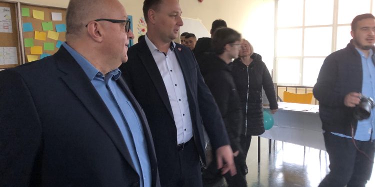 UZ DAN ŠKOLE Sve više osmaša želi u njihove klupe