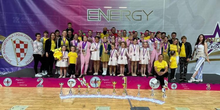 Čazmanske mažoretkinje kući se vratile sa 16 medalja !