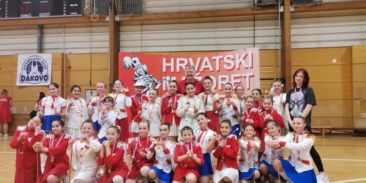 Impress mažoretkinje okitile se brojnim medaljana na natjecanju u Đakovu