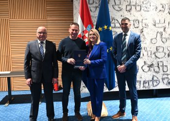 Kapela će dobiti igralište s umjetnom travom