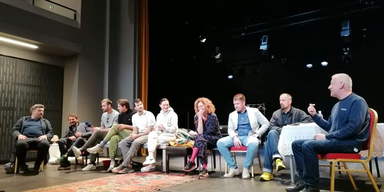 Bjelovarski Dom kulture ovih je dana drugi dom glumcima predstave ”Čaruga”