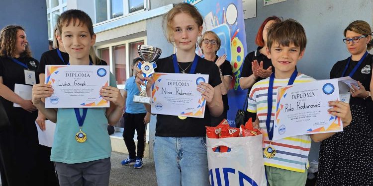 Mali garešnički matematičari na dražvnim natjecanjima ostvarili odlične uspjehe