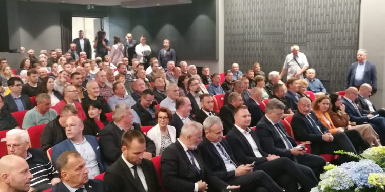 HDZ na skupu u Bjelovaru predstavio kandidate za Eu parlament