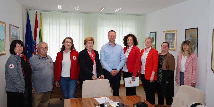 Predstavnici Crvenog križa na prijemu kod župana Marušića