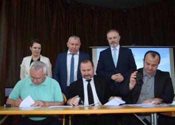 Vrijednim ugovorom o obnovi kalvinističke crkve i izgradnjom vrtića velikopisaničani proslavljaju dan svoje općine