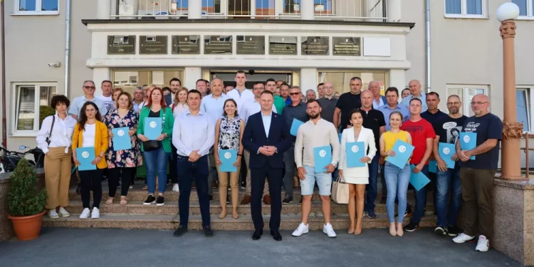 Županija pomaže poduzetnike i obrtnike, danas uručeni jedni ugovori, od sutra mogućnost za druge