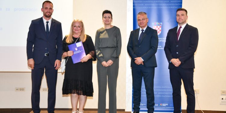 Osjeti knjigu riječ po rič u Kulturnoj ustanovi “Mato Lovrak”