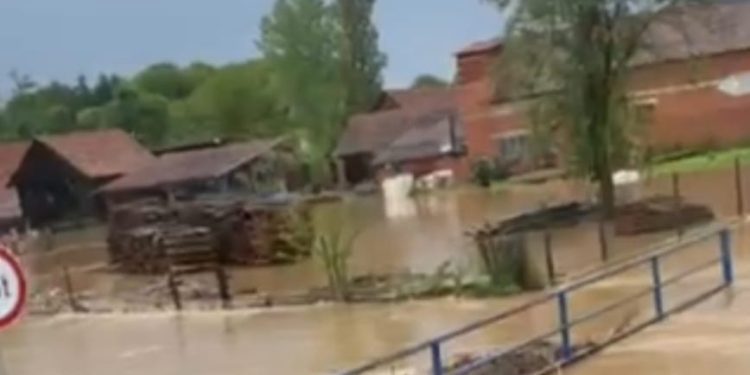 Vodene bujice poplavile prometnice bilogorskih sela
