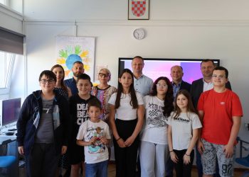 OŠ Vladimira Nazora dobila multimedijsku učionicu