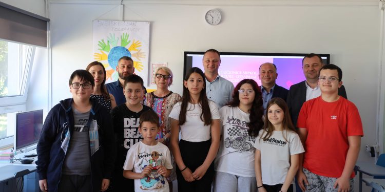 OŠ Vladimira Nazora dobila multimedijsku učionicu