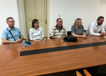 Pomoćnicima u bjelovarskim osnovnim školama Grad daje veće plaće