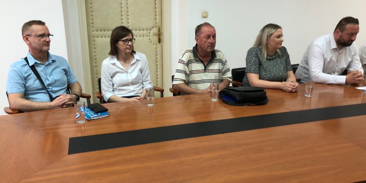 Pomoćnicima u bjelovarskim osnovnim školama Grad daje veće plaće