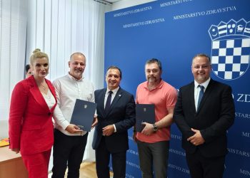 Specijalistima hitne uručene diplome i dozvole za rad