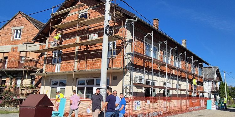 Uređuje se mjesni dom u Velikom Korenovu