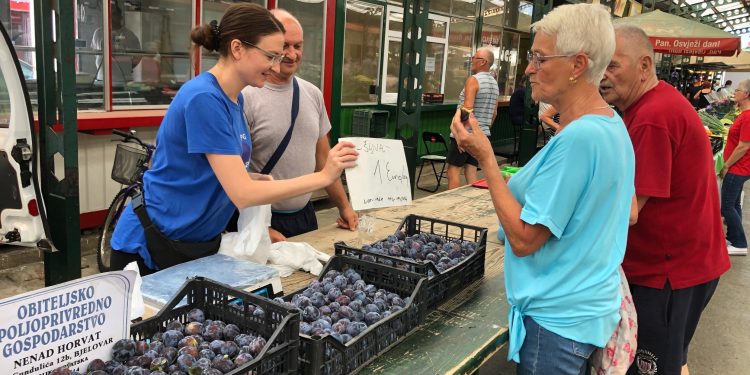 Na tržnicu stigle Horvatove čačanske ljepotice