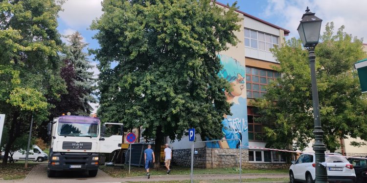 Oprezno oko Tehničke škole, počela velika obnova