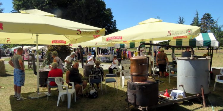 U punom jeku pripreme za Dane šljiva i rakija u Siraču