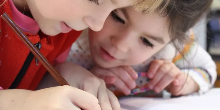 Čazmanskim osnovnoškolcima pomoć u kupnji radnog materijala