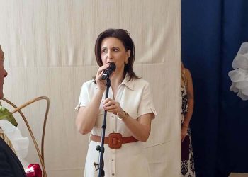 Ravnateljica grubišnopoljske osnovne škole primila priznanje Grada Sellya za dugogodišnju suradnju