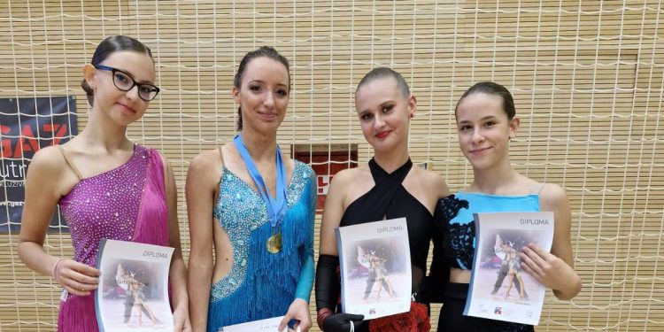 Plesači plesnog kluba H8 na početku sezone osvojili četiri zlata