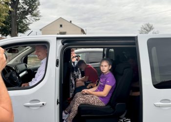 Stigao i sedmi školski kombi