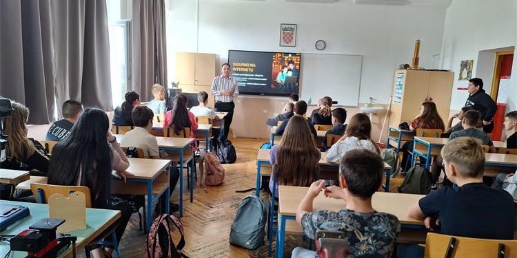 Održana edukacija “Sigurno na internetu” u Osnovnoj školi Garešnica