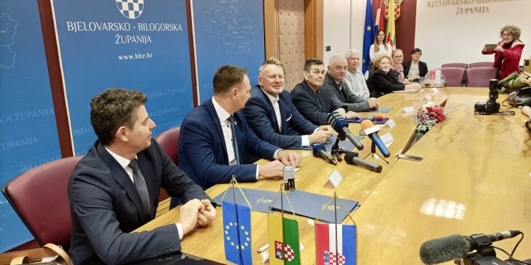 Socijalno ugroženim srednjoškolcima besplatan autobusni prijevoz do škole, jeftiniji i za osobe s invaliditetom