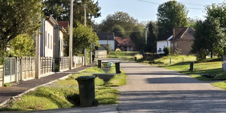 Asfaltiran nogostup u Velikoj Cigleni